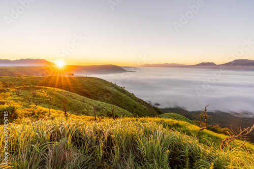 Obraz na plátně aso mountain, sunrise over the mountain, aso, kumamoto, japan
