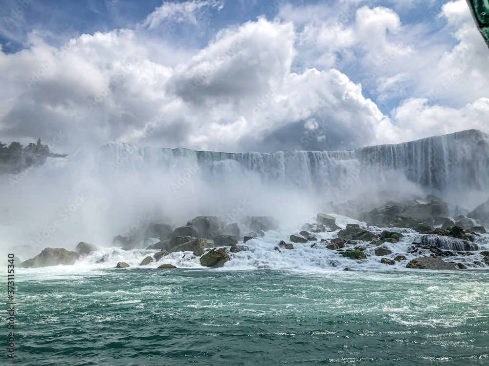 niagara falls and rainbow