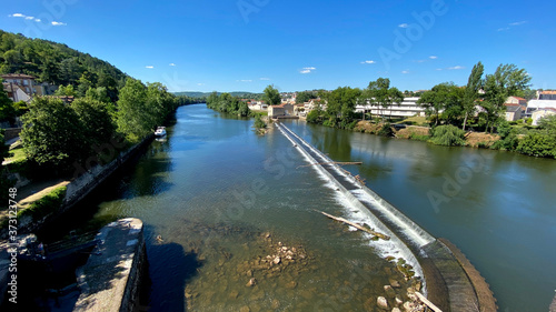 Staustufe im Fluss Lot bei Cahors  Occitanien  Frankreich