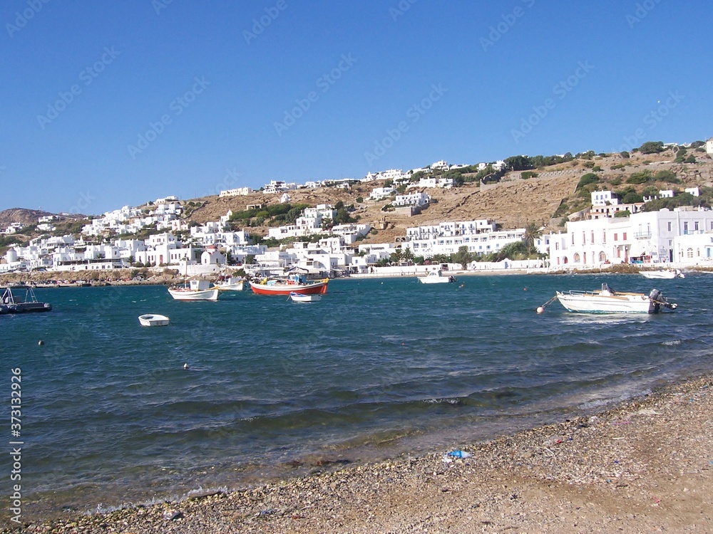 Obraz premium boats in the bay of crete