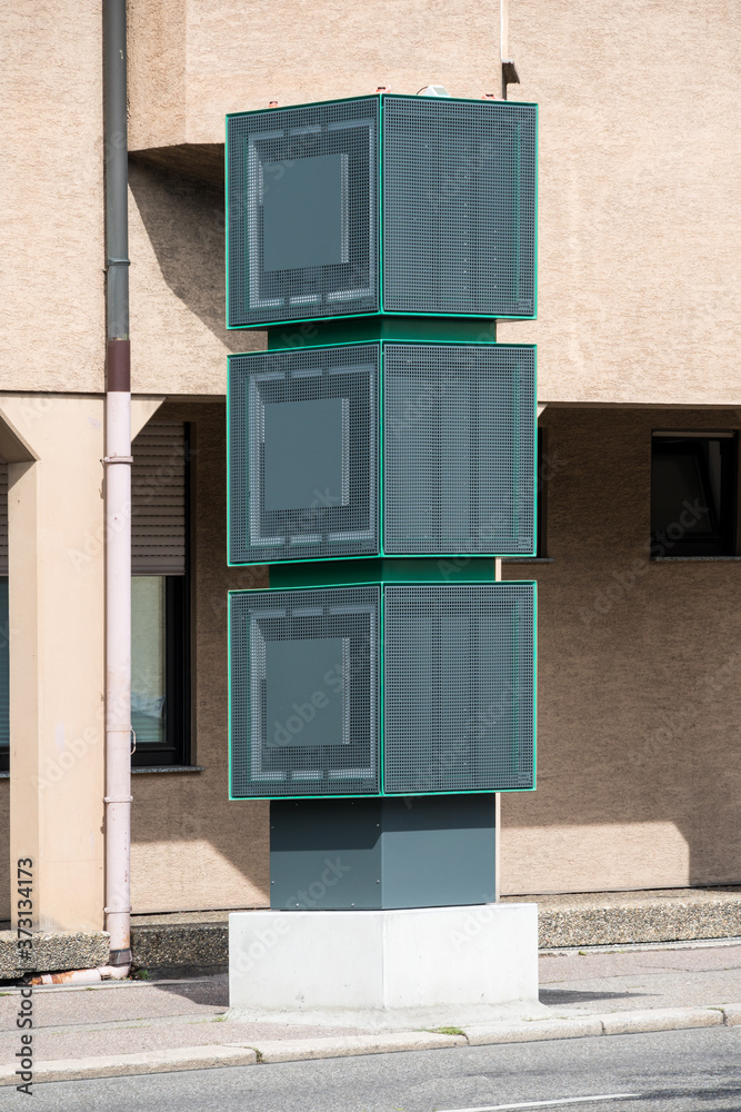 Naklejka premium Luftfilter an einer Straße