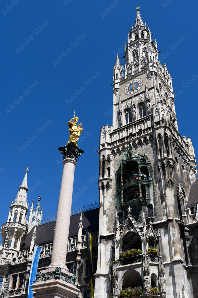 Fototapeta premium Munich, Germany: Facade of the City hall at the Marienplatz