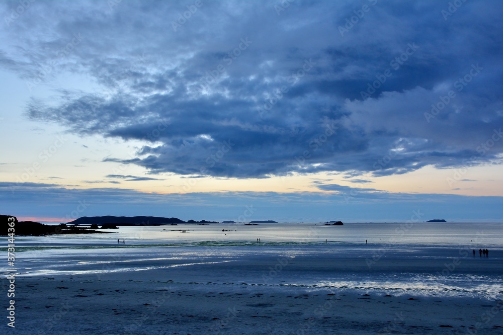 Obraz premium Light on the beach in brittany. France