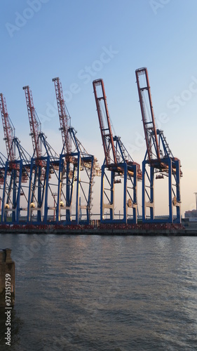Containerbrücken 01 photo