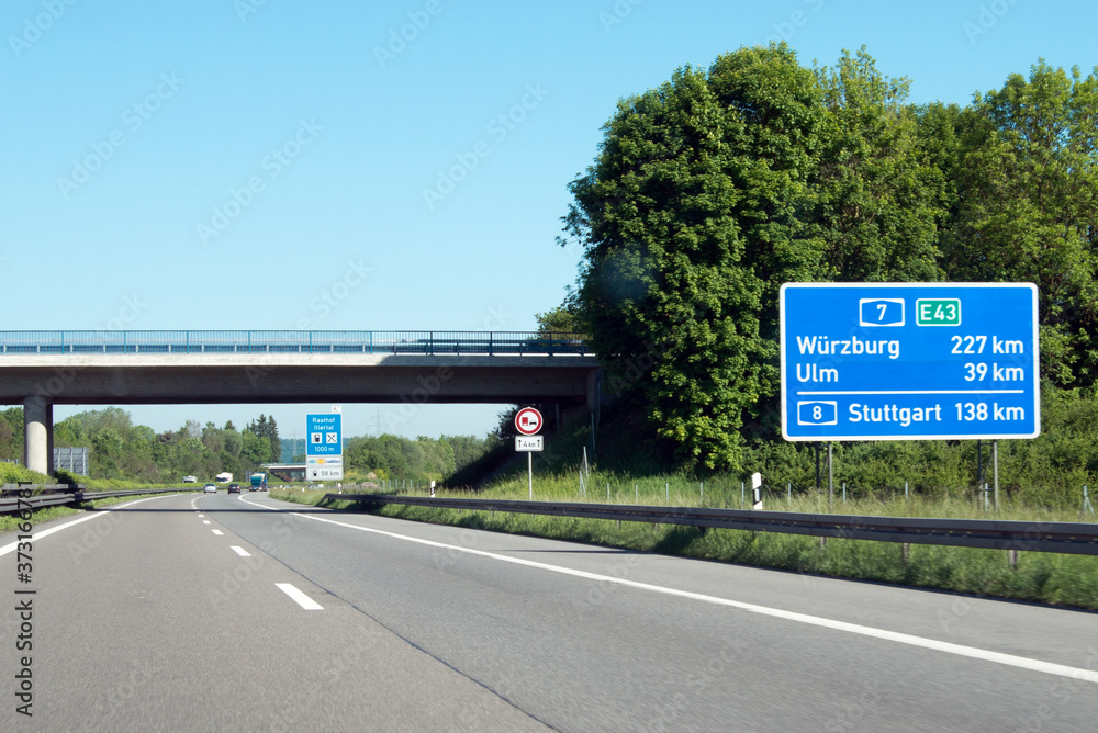 Autobahn 7, Entfernungstafel, Würzburg, Ulm, Stuttgart