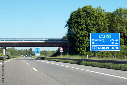 Autobahn 7, Entfernungstafel, Würzburg, Ulm, Stuttgart