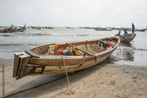Barcas de pesca en la playa de Sanyang  Gambia