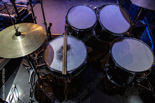 Foto Closeup shot of drums on a stage