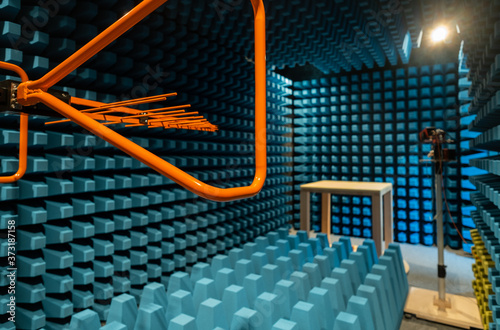 Fully anechoic chamber