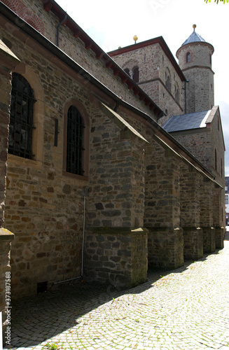 Bad Münstereifel, Romanische Pfarrkirche St. Chrysanthus u. Daria, Ansicht von Norden photo