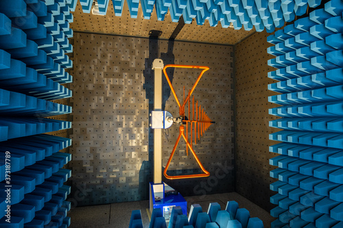 Fully anechoic chamber