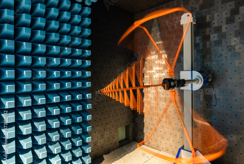 Fully anechoic chamber