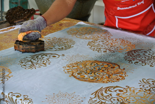 Canvas Print KUALA LUMPUR, MALAYSIA -JUNE 25, 2016: Handmade stamping batik