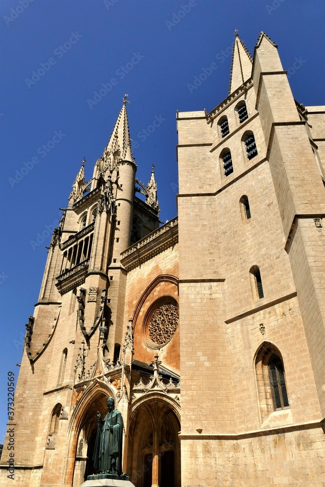 Façade de la cathédrale Notre-Dame-et-Saint-Privat de Mende
