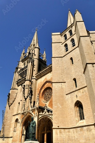 Façade de la cathédrale Notre-Dame-et-Saint-Privat de Mende