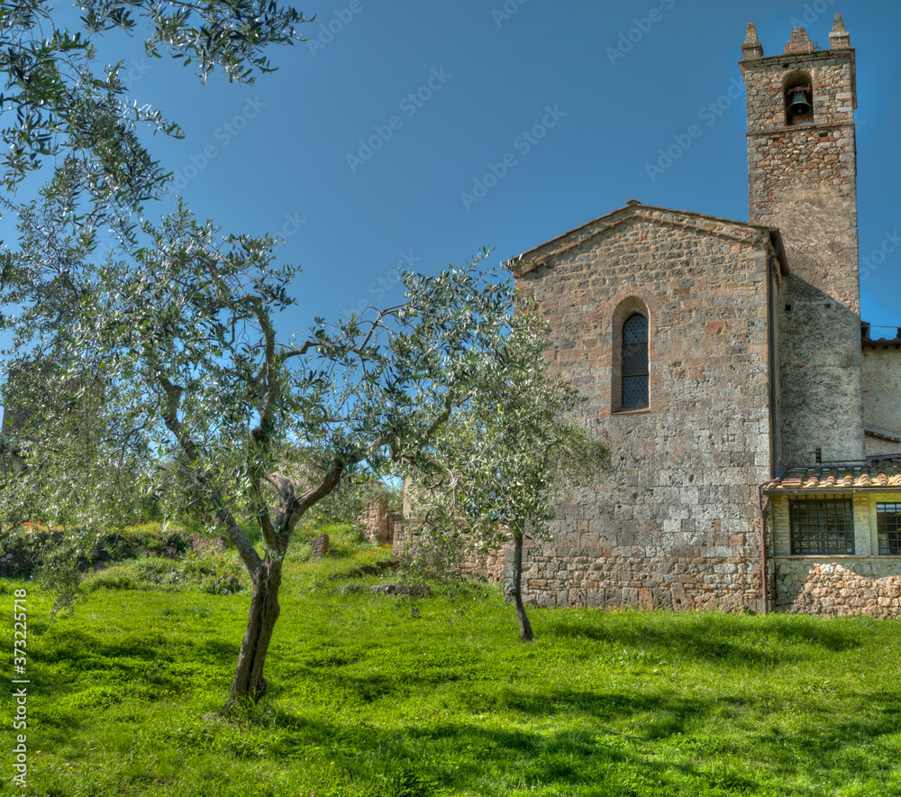 petite chapelle dans un centre médiévale en Italie
