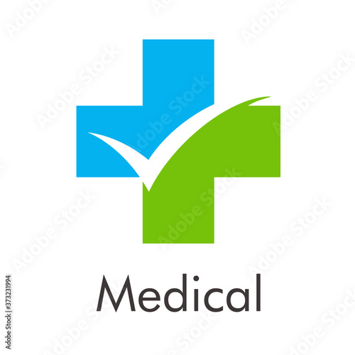 Logotipo cruz con símbolo check en espacio negativo en color verde y azul y texto Medical