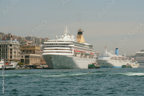 Cruise Ships in Istanbul © chrishyde