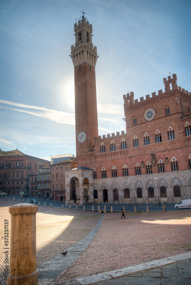 Palazzo Pubblico de la ville de Sienne en Toscane Italie au lever du soleil