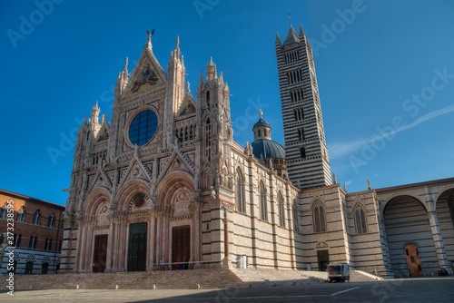 cathédrale de Sienne au lever du soleil photo