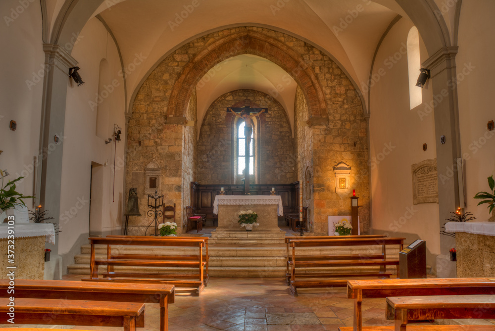 intérieure chapelle sur la place médiévale du centre historique de Monteriggiioni en Toscane Italie