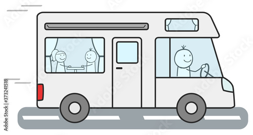Familie im Wohnmobil unterwegs in den Urlaub