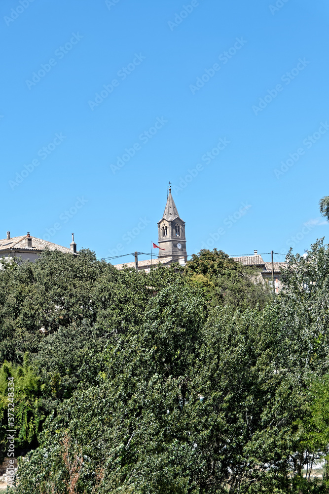 Clocher de l'église de Collias dominant la commune - Gard - France