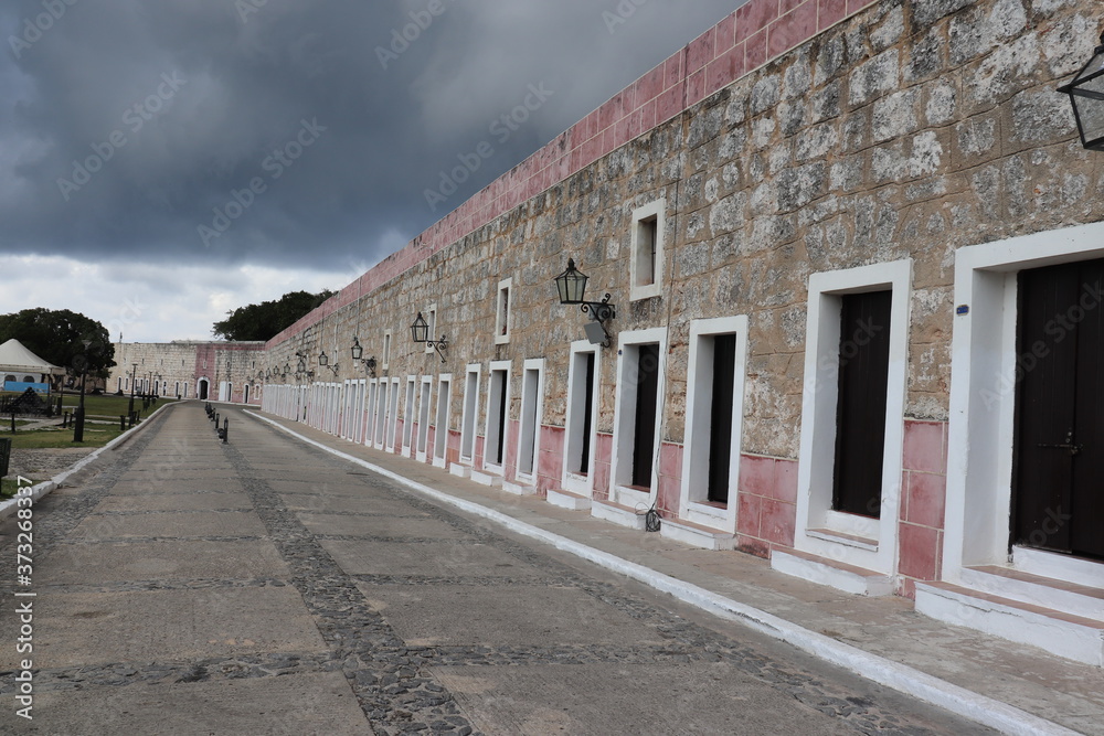 キューバのハバナの運河の入り口のモロ城
Castillo De Los Tres Reyes Del Morro
