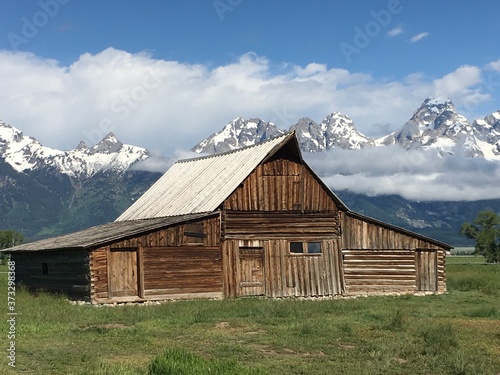 Log Cabin/Barn in Mountains
