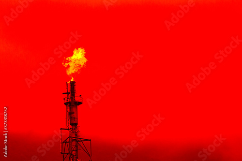 Foto industria de petróleo chaminé