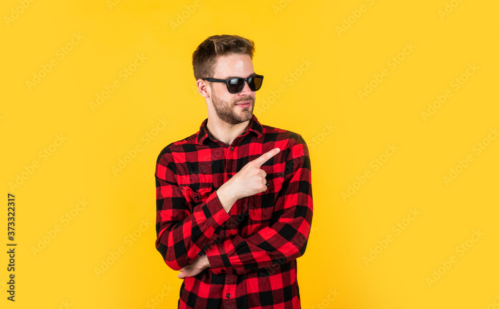 Obraz premium Young and carefree. cheerful and stylish. handsome man in sunglasses. indoor portrait of sexy european businessman. confident and calm. handsome casual man standing with beard and bristle