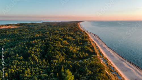 Billede på lærred Beautiful landscape of Curonian spit on the Baltic sea with forest, beach and sea at sunset
