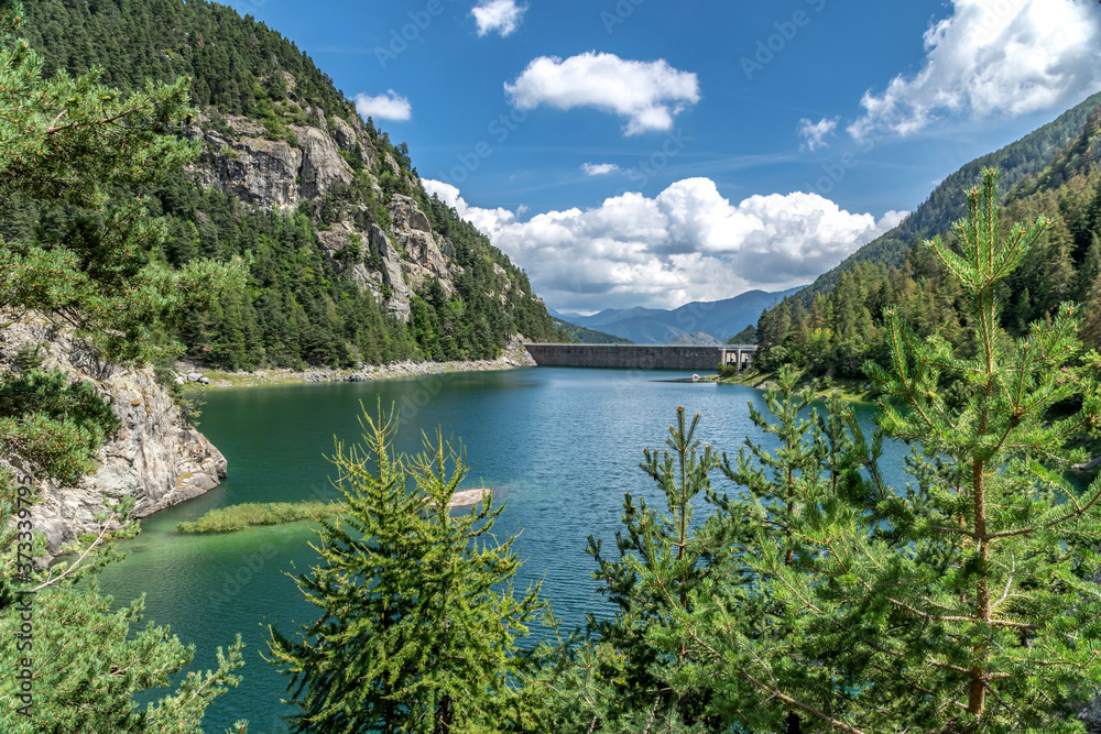 Lac dans les Alpes