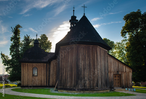 Kościół św. Bartłomieja w Łapanowie. Zabytek  architektury drewnianej