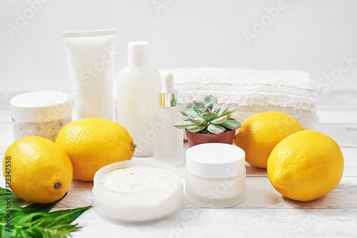 Foto Natural organic homemade cosmetics with lemon