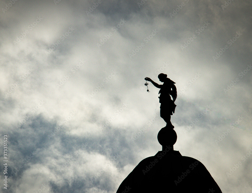 Fototapeta premium statue of jesus