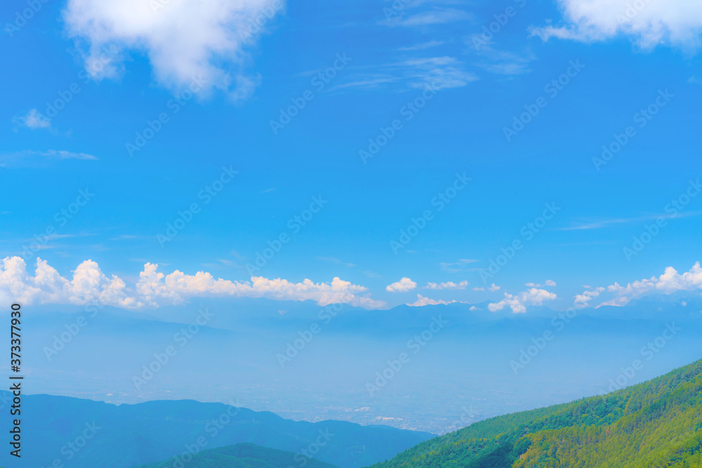 【空イメージ】青空と白い雲