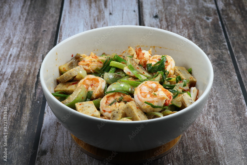 Traditional fried and stirred fresh peeled shrimp, chopped pork sausage and cutting green eggplant seasoning with chilly paste and herbal vegetable. Famous hot and spicy menu in Asia restaurant. Traditional fried and stirred fresh peeled shrimp, chopped pork sausage and cutting green eggplant seasoning with chilly paste and herbal vegetable. Famous hot and spicy menu in Asia restaurant.