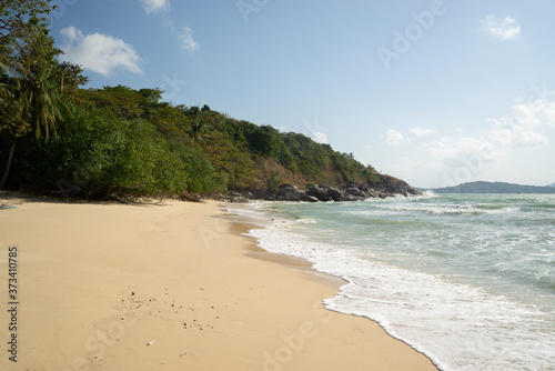 Tropical sandy beach landscape © Netfalls