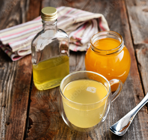 Detox drink with raw honey and apple cider vinegar.