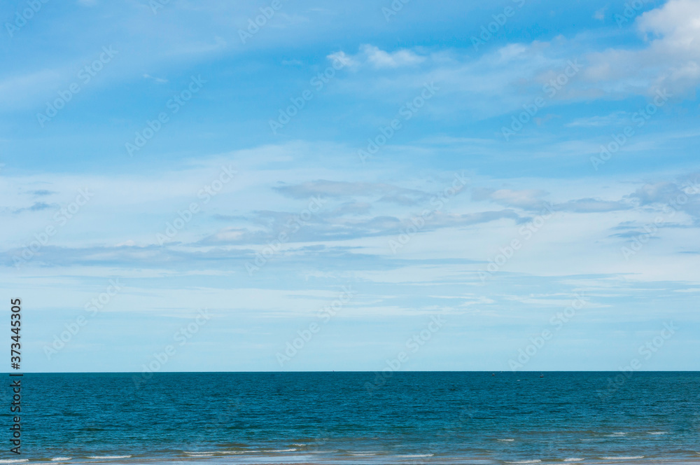 Fototapeta premium Seascape sand beach with blue sky, Hua Hin South of Thailand.