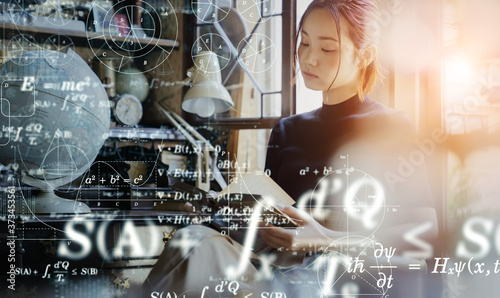 Photography 科学イメージ　本を読む女性