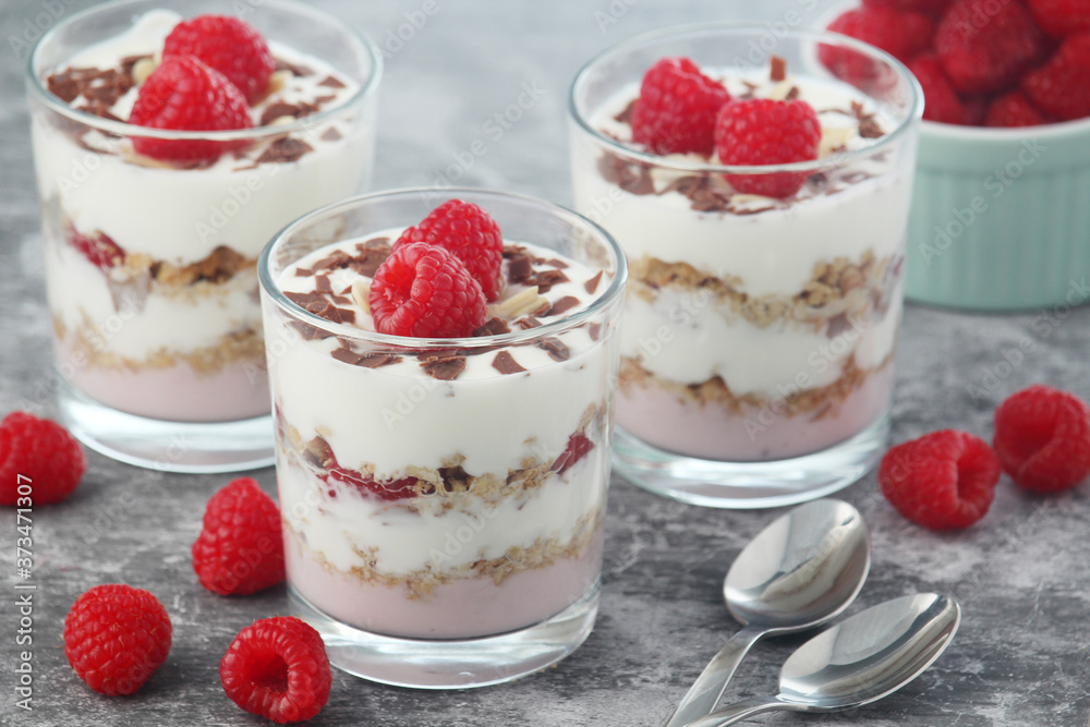 Granola with yogurt trifles with raspberry Granola with yogurt trifles with raspberry