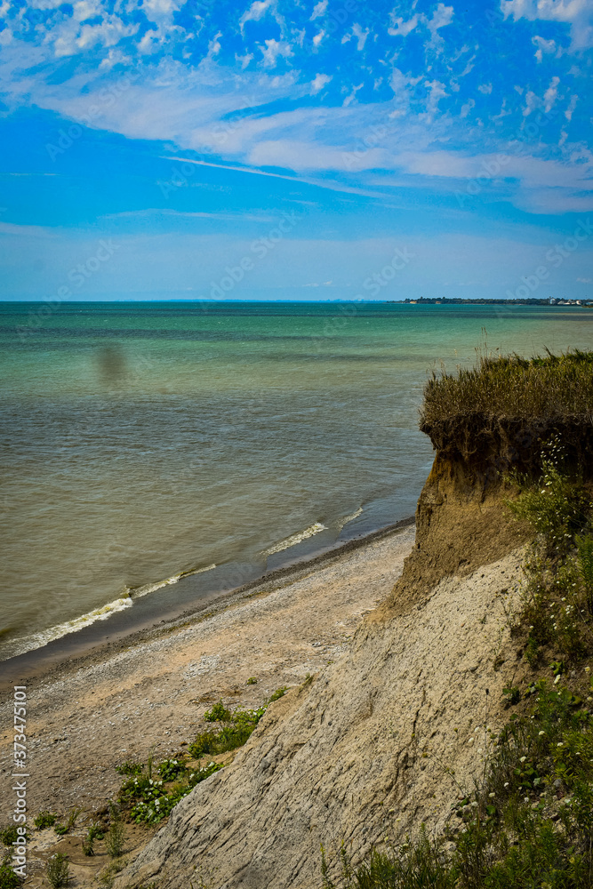 Obraz premium little bluff on the beach