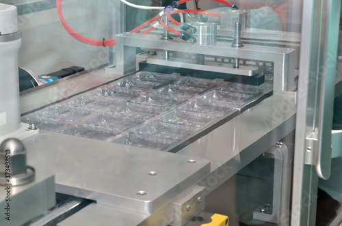 Pharmaceutical industry line for sealing ampoules in plastic packaging