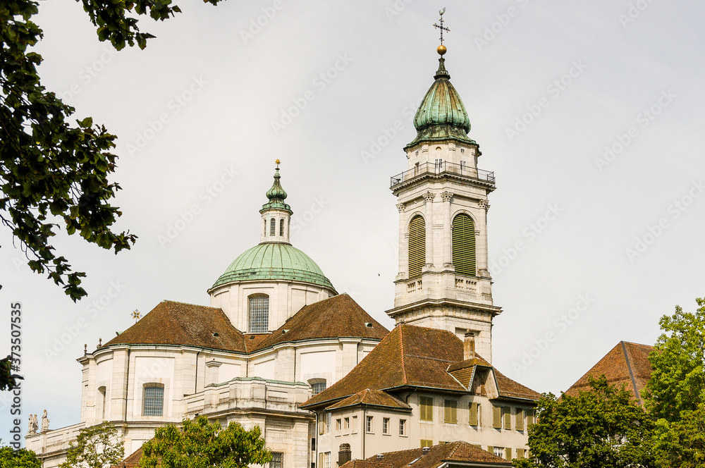 Obraz premium Solothurn, Altstadt, Stadt, Baseltor, Tor, Stadttor, St. Ursen-Kathedrale, St. Ursenturm, Hauptgasse, Altstadthäuser, Stadtrundgang, Sommer, Schweiz