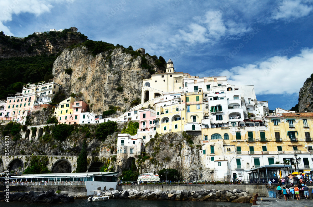 Fototapeta premium amalfi coast in italy, italian town of amalfi, mediterranean town of amalfi, cloff town of amalfi in italy