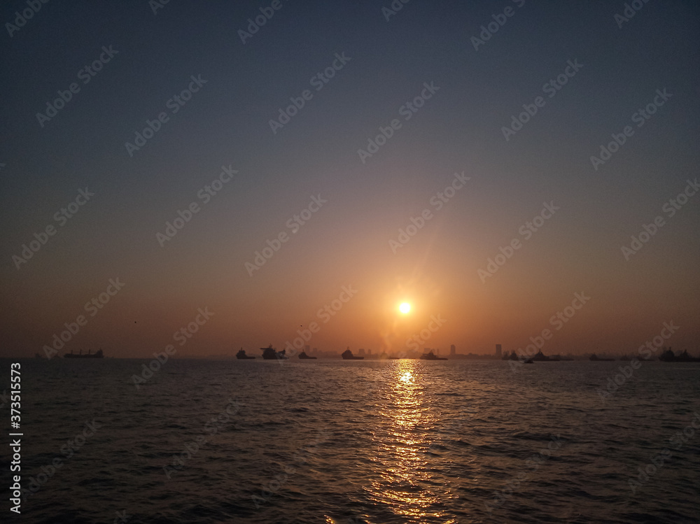 Naklejka premium sunset view over the sea level