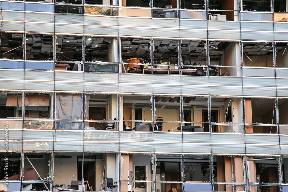 Obraz premium Beirut destruction after the massive blast happened in Port of Beirut on August 4, 2020: Beirut - Lebanon