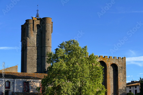 Le clocher de la Cathédrale Saint-Étienne d’Agde photo